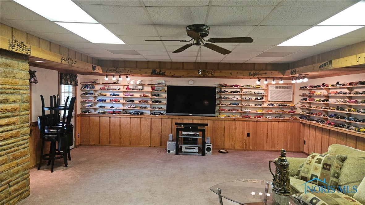 49 North Norden Road Oregon, OH 43616 - Photo 3 of 23 huge entertainment room (family room)