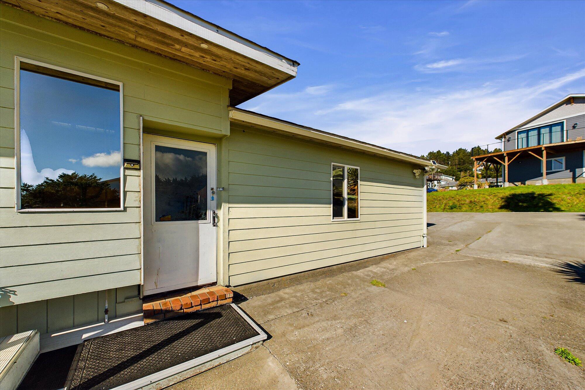 281 Sea View Road Shelter Cove, CA 95589 - Photo 58 of 63 56-281 Sea View-155