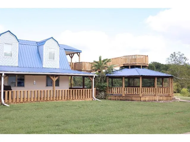 $447,000 | 11032 Fiscus Cemetery Road, Coal City, IN 47427