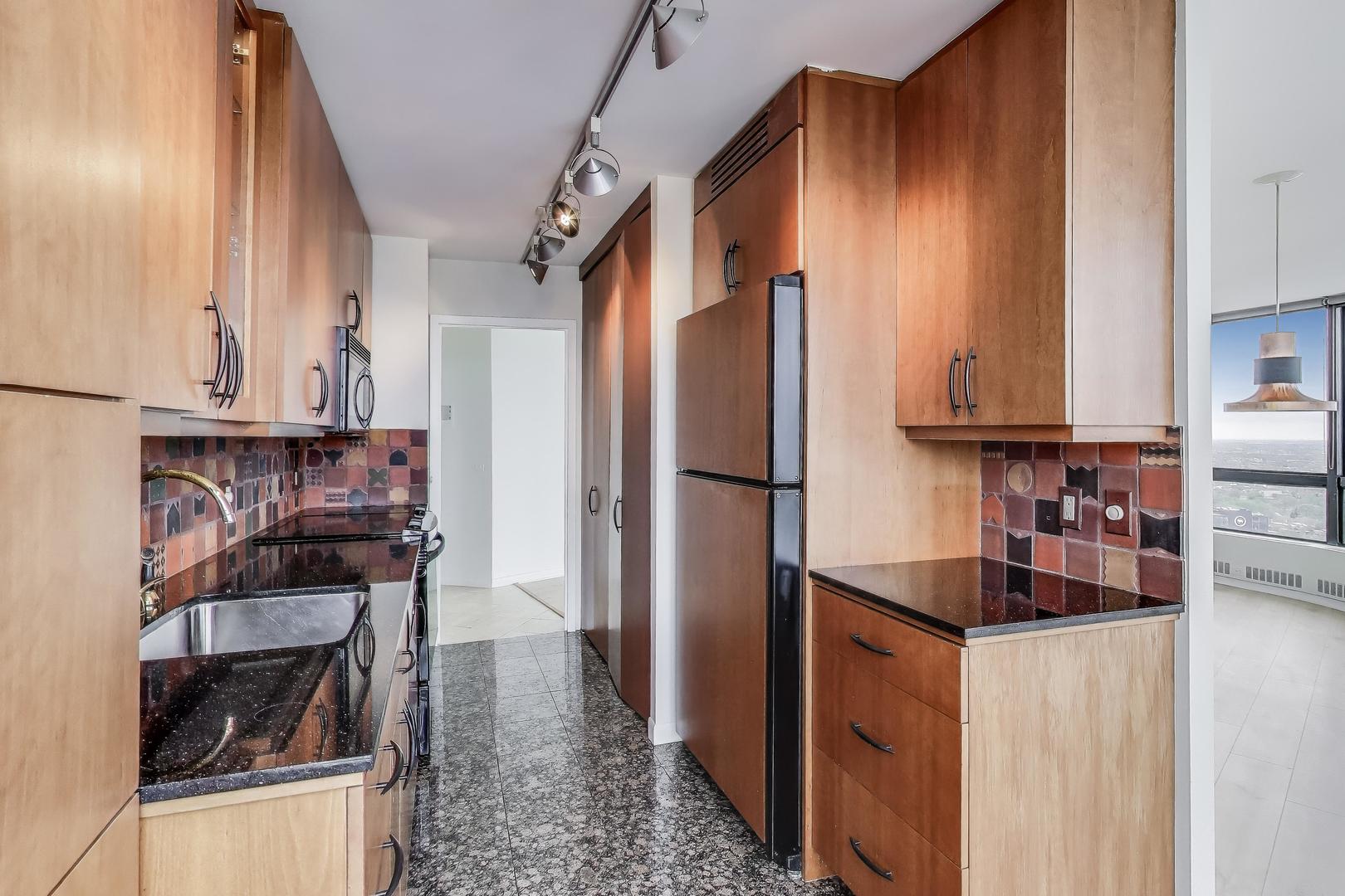 5415 North Sheridan Road, Unit 4511 Chicago, IL 60640 - Photo 8 of 35 Gallery Image 8