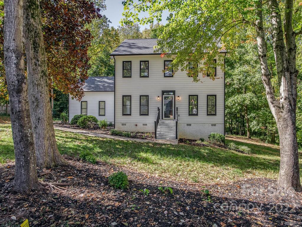 10006 Fireside Lane, Charlotte, NC 28215 Compass