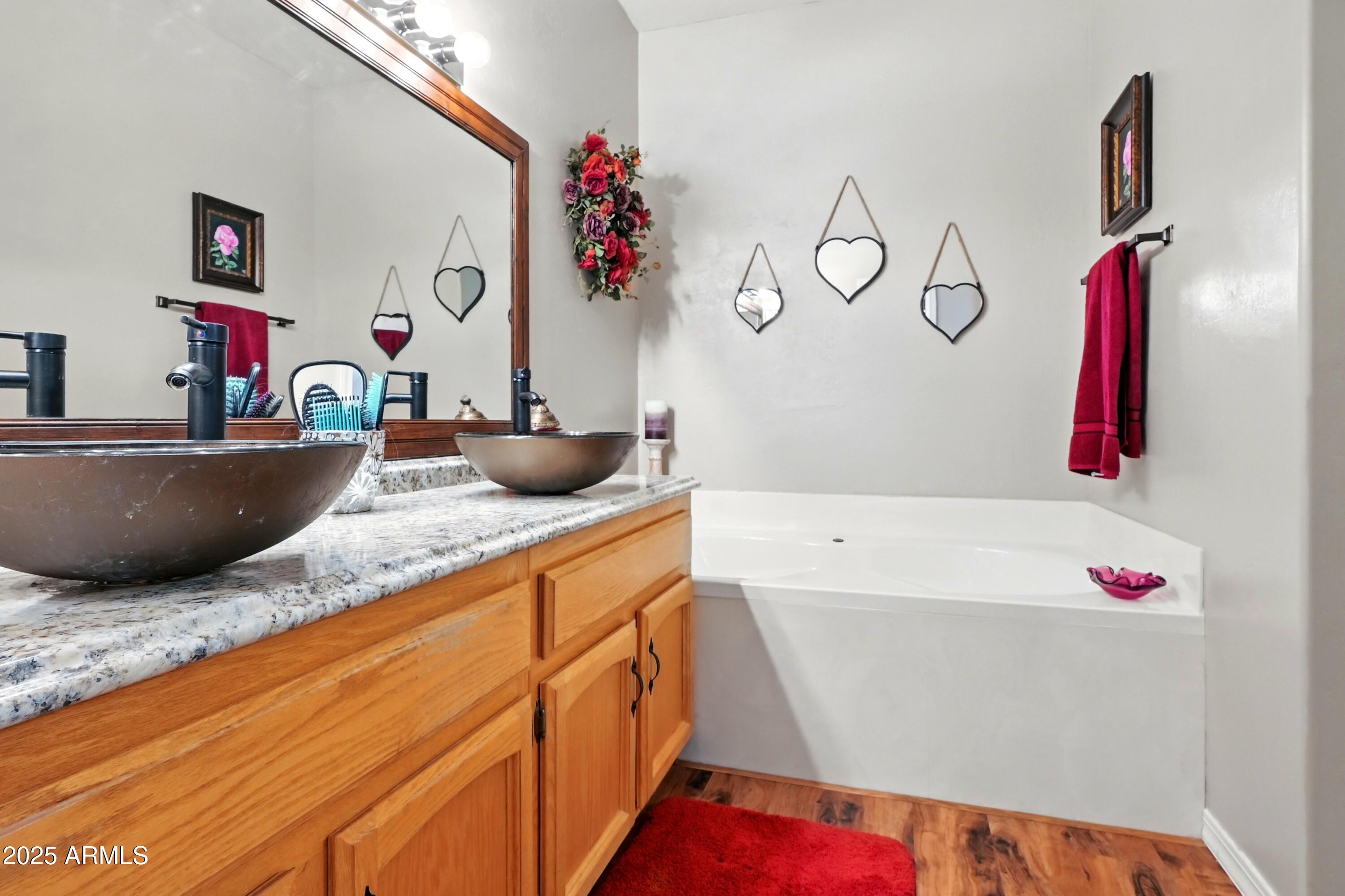601 East Phoenix Street Payson, AZ 85541 - Photo 23 of 46 a bathroom with a tub sink and a mirror