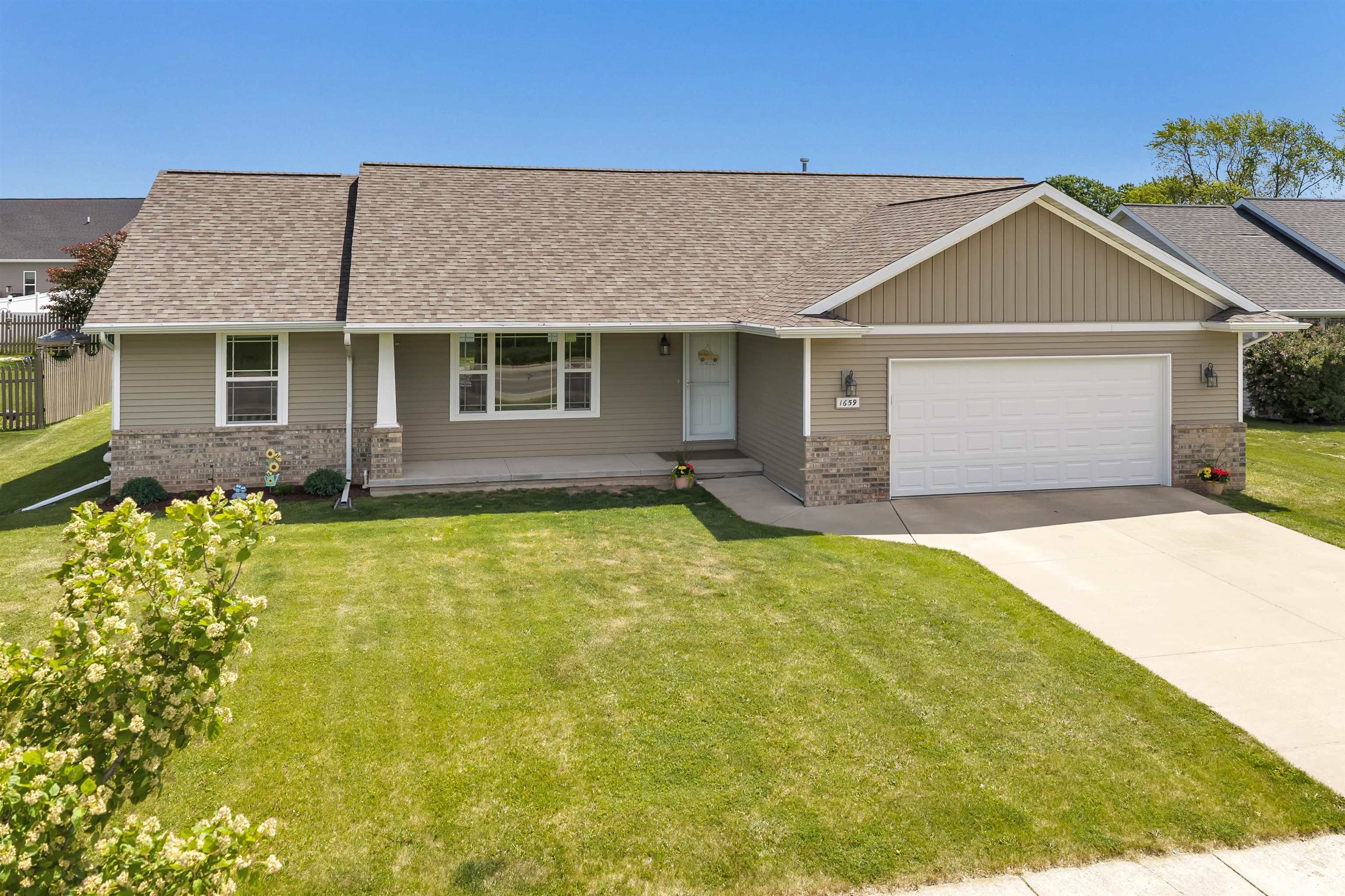 1659 Ontario Road Green Bay, WI 54311 - Photo 28 of 37