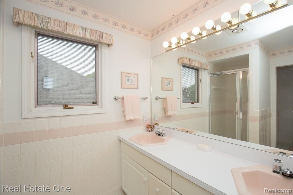 2129 Clinton View Circle Rochester Hills, MI 48309 - Photo 28 of 37