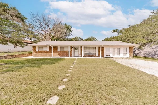 $239,000 | 500 West London Street, Bowie, TX 76230
