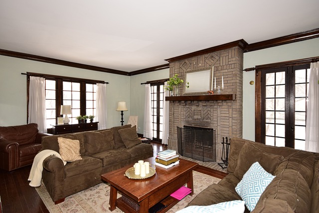 180 Fairbank Road Riverside, IL 60546 - Photo 7 of 25 a living room with furniture fireplace and window