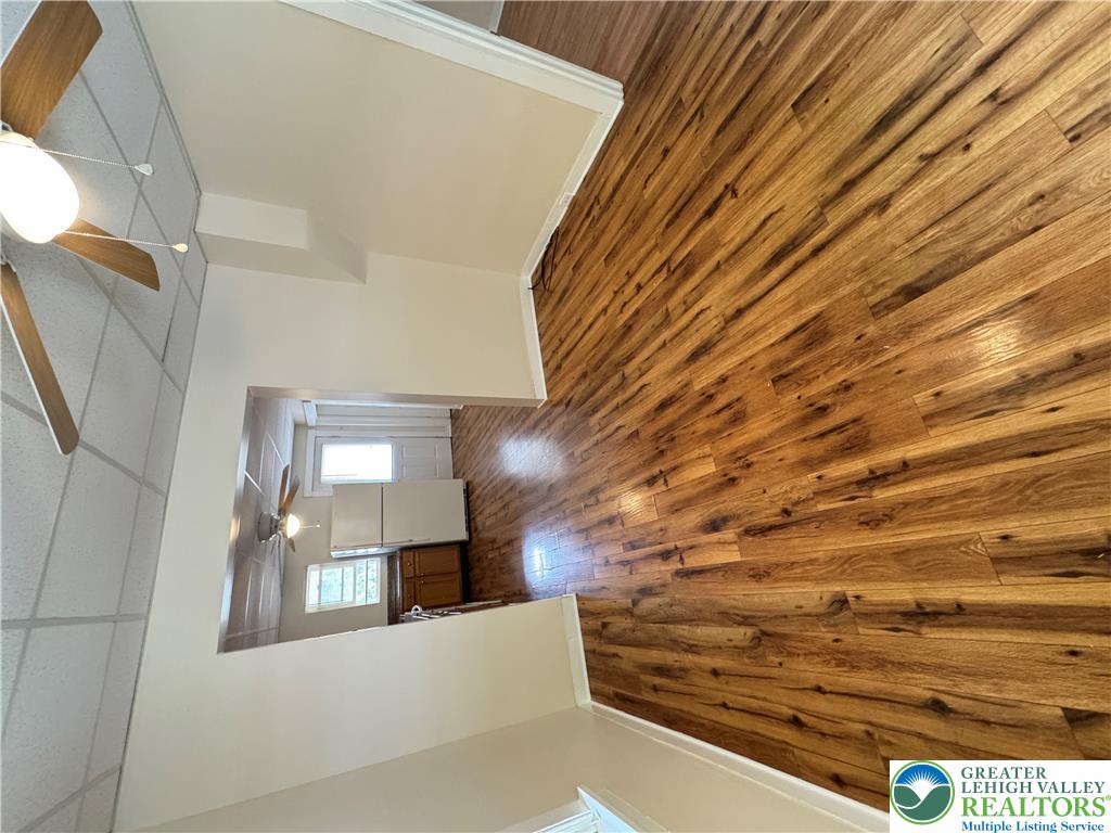 748 Mauch Chunk Road Palmerton, PA 18071 - Photo 4 of 22 Living room