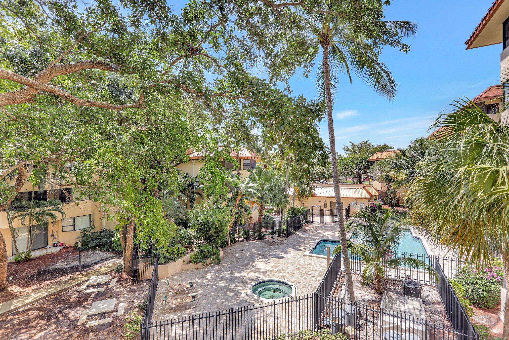 7451 Northwest 16th Street, Unit 303 Plantation, FL 33313 - Photo 29 of 41 a view of yard