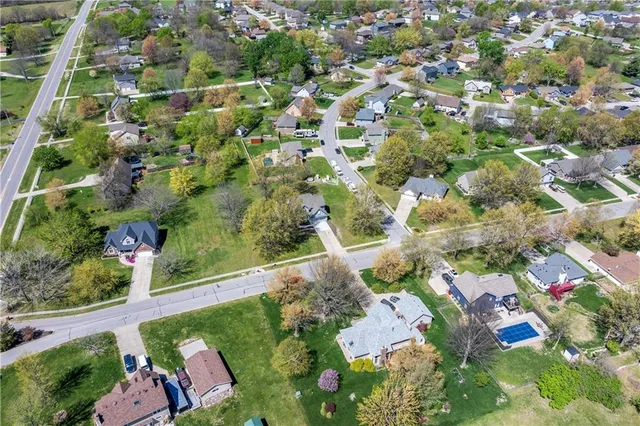 $429,900 | 1010 Southwest Cross Creek Drive, Grain Valley, MO 64029