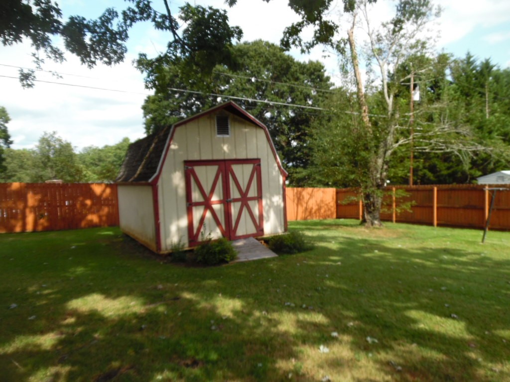 718 North Fishtrap Road Easley, SC 29640 - Photo 12 of 20