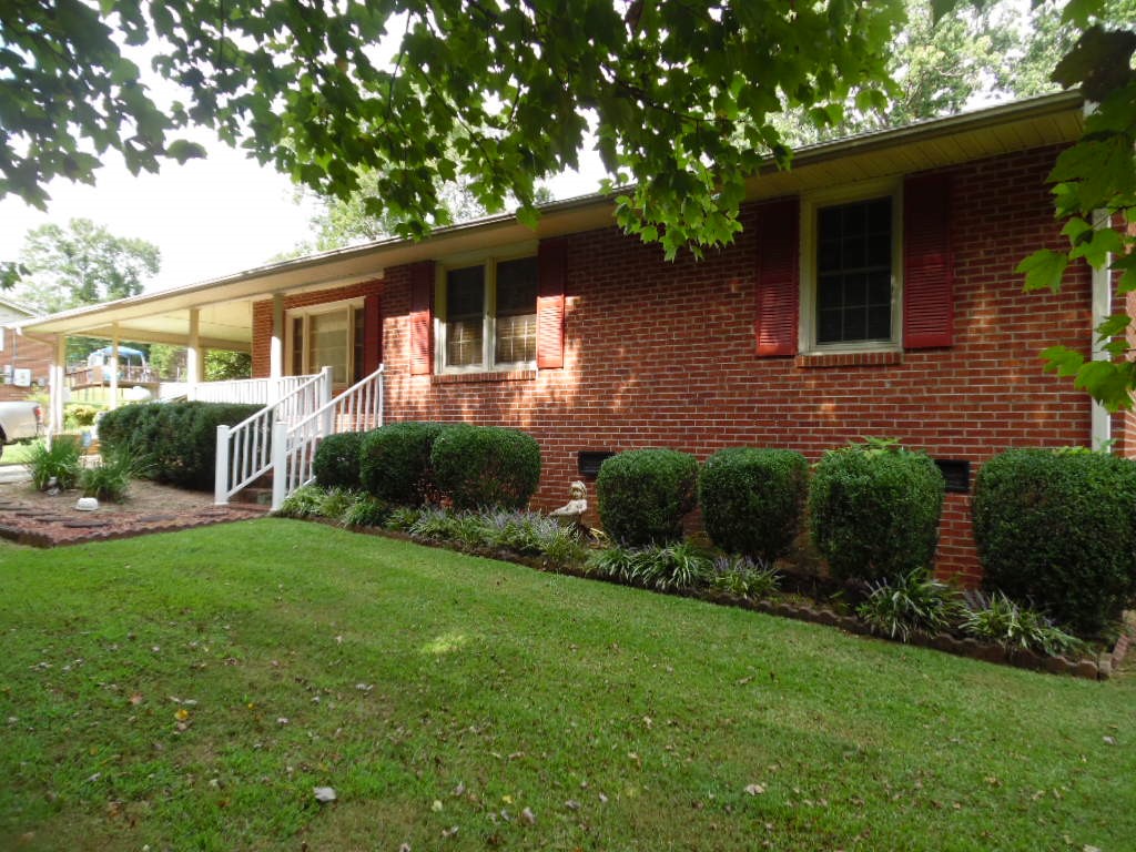 718 North Fishtrap Road Easley, SC 29640 - Photo 3 of 20