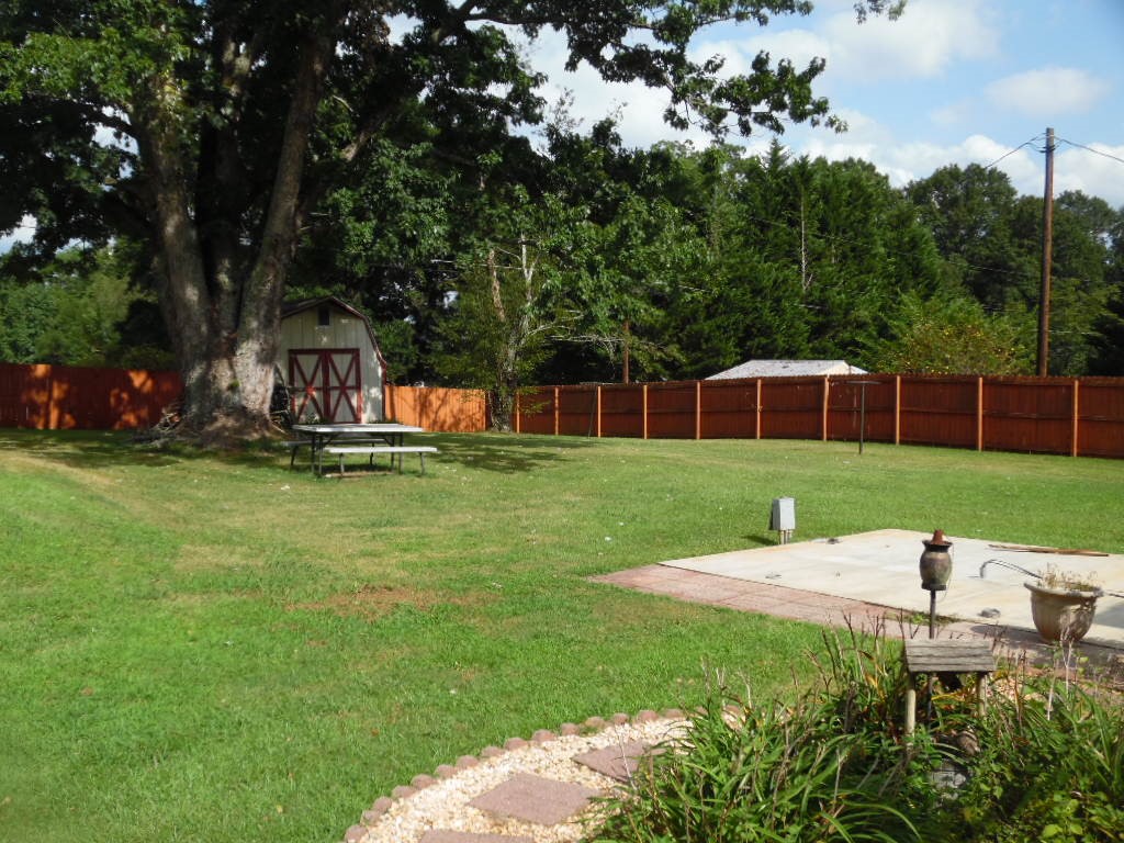 718 North Fishtrap Road Easley, SC 29640 - Photo 4 of 20