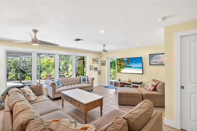 $929,000 | 1065 Fish Crow Road, Sanibel, FL 33957