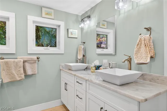 $929,000 | 1065 Fish Crow Road, Sanibel, FL 33957