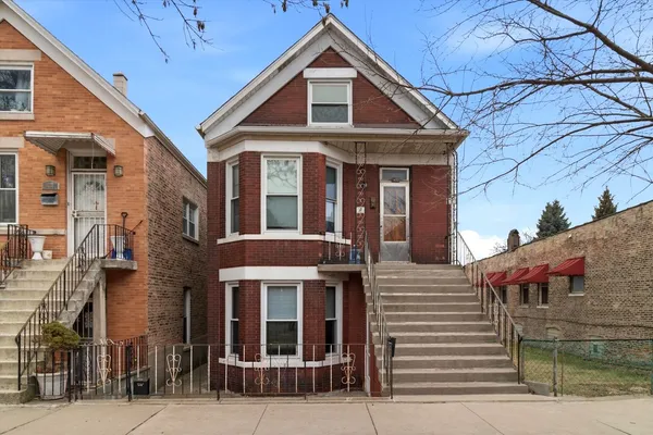 $595,900 | 1633 West 38th Street, Chicago, IL 60609