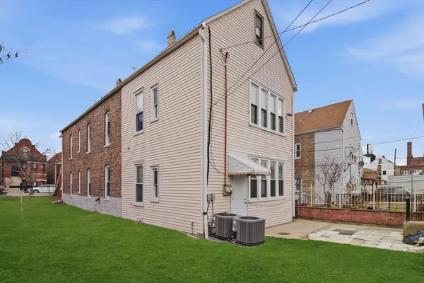 $595,900 | 1633 West 38th Street, Chicago, IL 60609