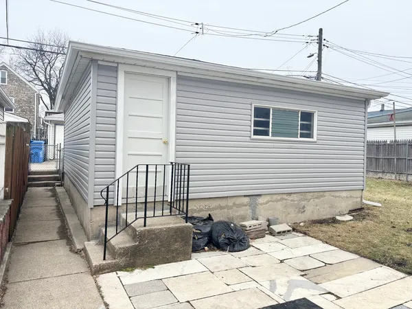 $595,900 | 1633 West 38th Street, Chicago, IL 60609