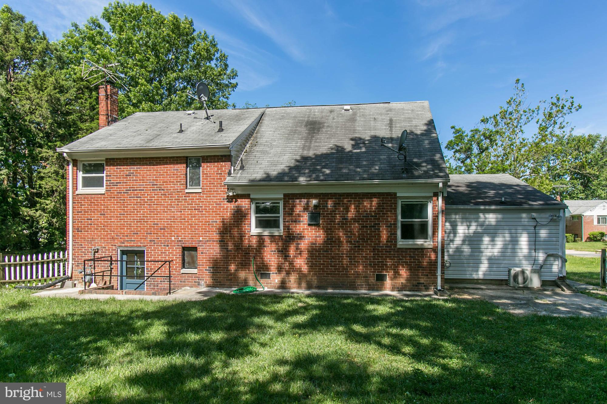5815 Danbury Road Springfield, VA 22150 - Photo 27 of 27 front view of house with a yard