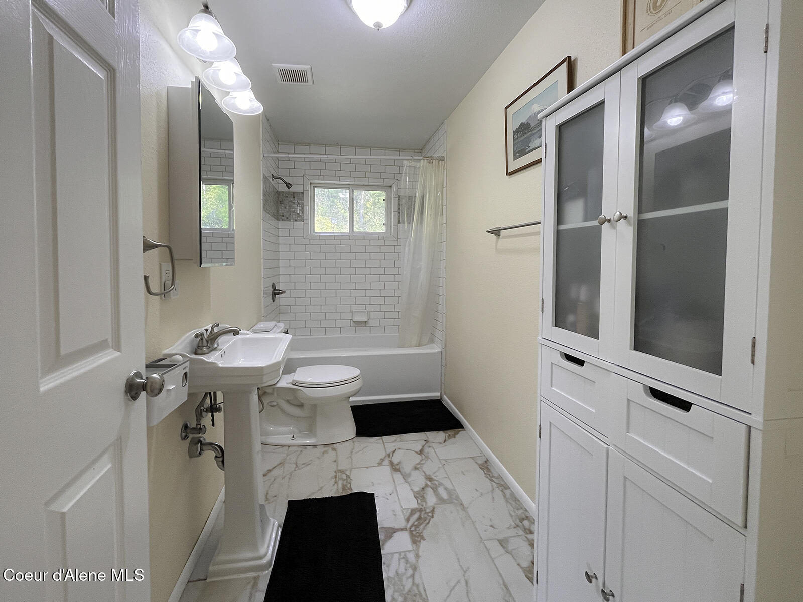 194 Quartz Lane Naples, ID 83847 - Photo 10 of 21 bath1