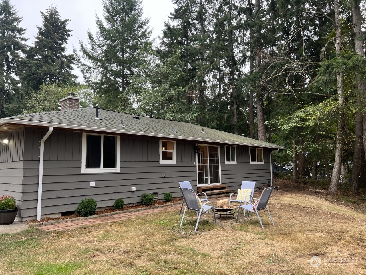 14333 165th Place Southeast Renton, WA 98059 - Photo 31 of 36 a backyard of a house with table and chairs