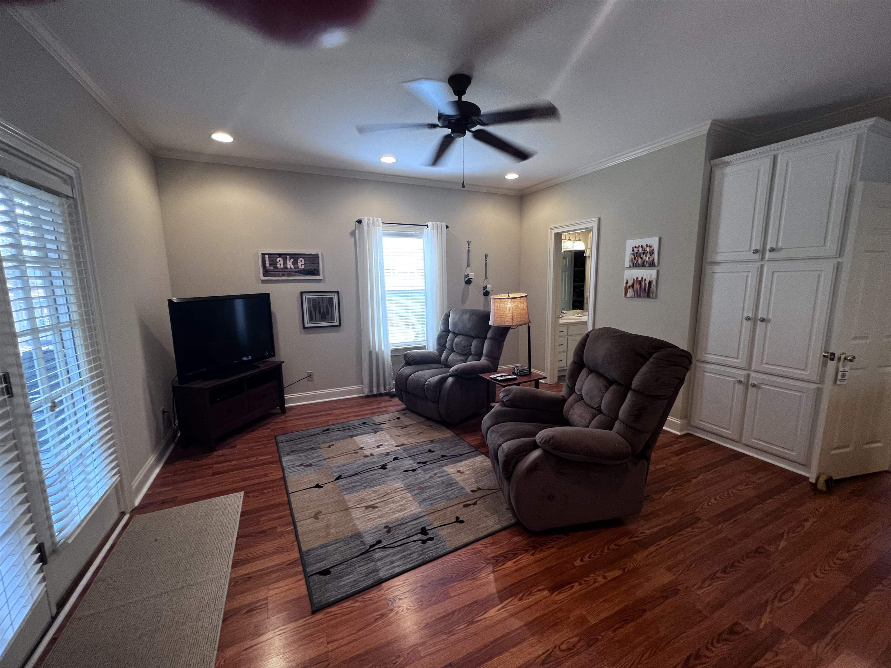 16 Jennifer Junction Iuka, MS 38852 - Photo 15 of 36 a living room with furniture and a flat screen tv