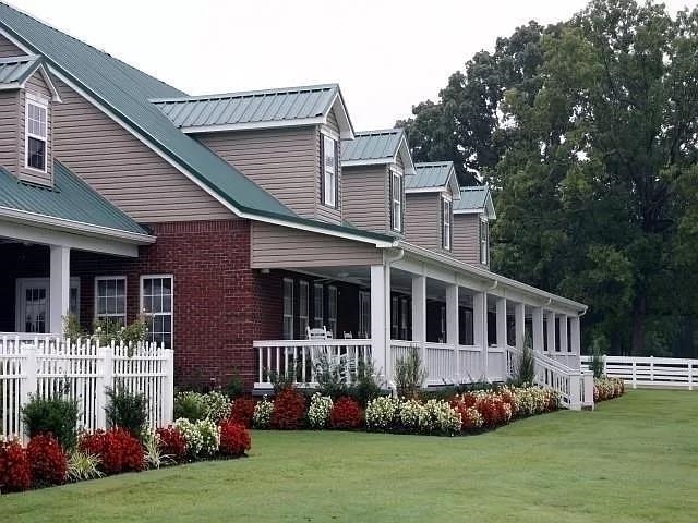 16 Jennifer Junction Iuka, MS 38852 - Photo 3 of 36 a front view of a house with a garden and plants
