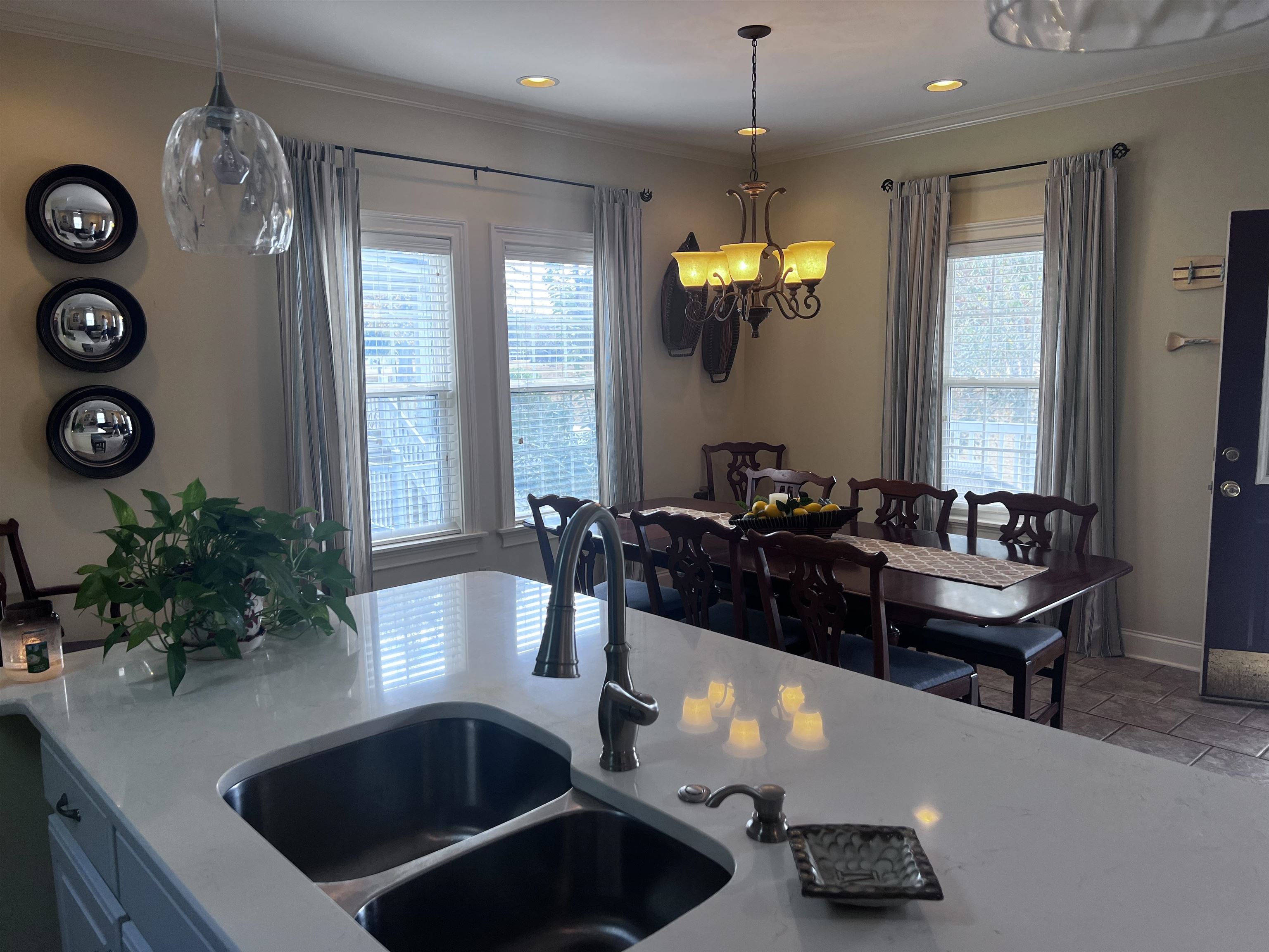 16 Jennifer Junction Iuka, MS 38852 - Photo 8 of 36 a bathroom with a tub a sink and a potted plant