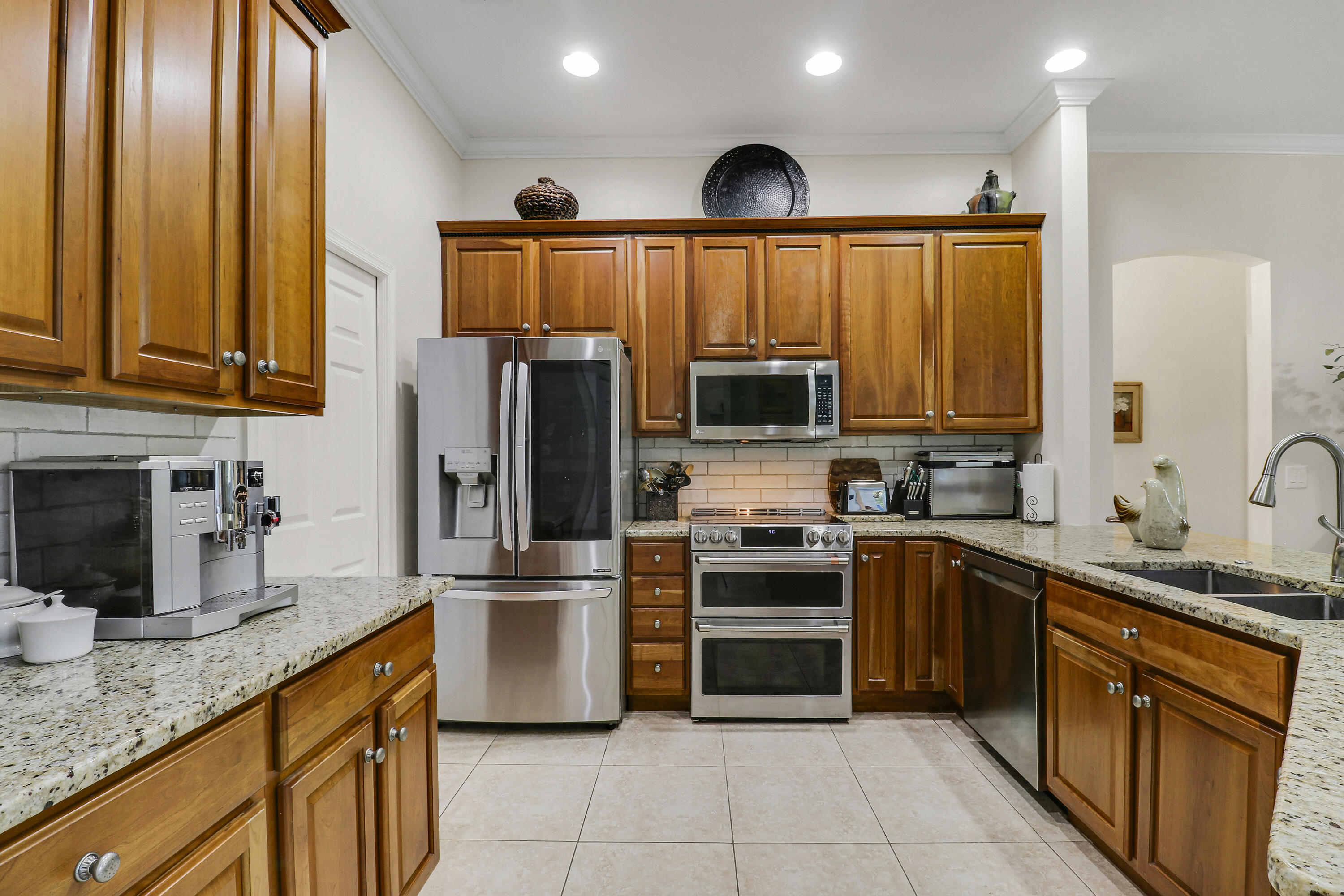 149 Southeast Ashley Oaks Way Stuart, FL 34997 - Photo 16 of 47 Beautiful Kitchen