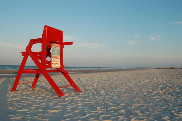 a sign broad on the side of a building