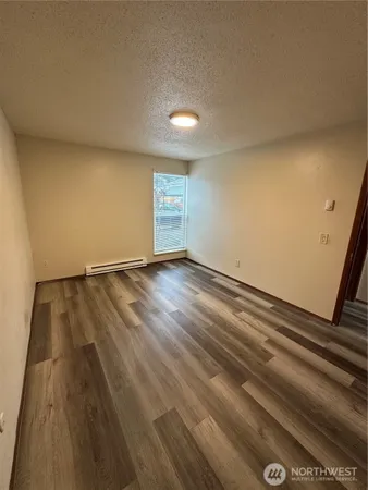 $1,560 | 624 West Cedar Street, Unit 9, Shelton, WA 98584