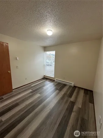 $1,560 | 624 West Cedar Street, Unit 9, Shelton, WA 98584