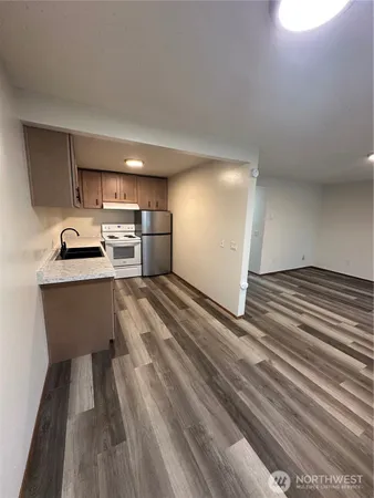 $1,560 | 624 West Cedar Street, Unit 9, Shelton, WA 98584