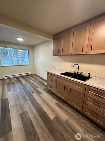 $1,560 | 624 West Cedar Street, Unit 9, Shelton, WA 98584