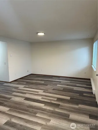 $1,560 | 624 West Cedar Street, Unit 9, Shelton, WA 98584