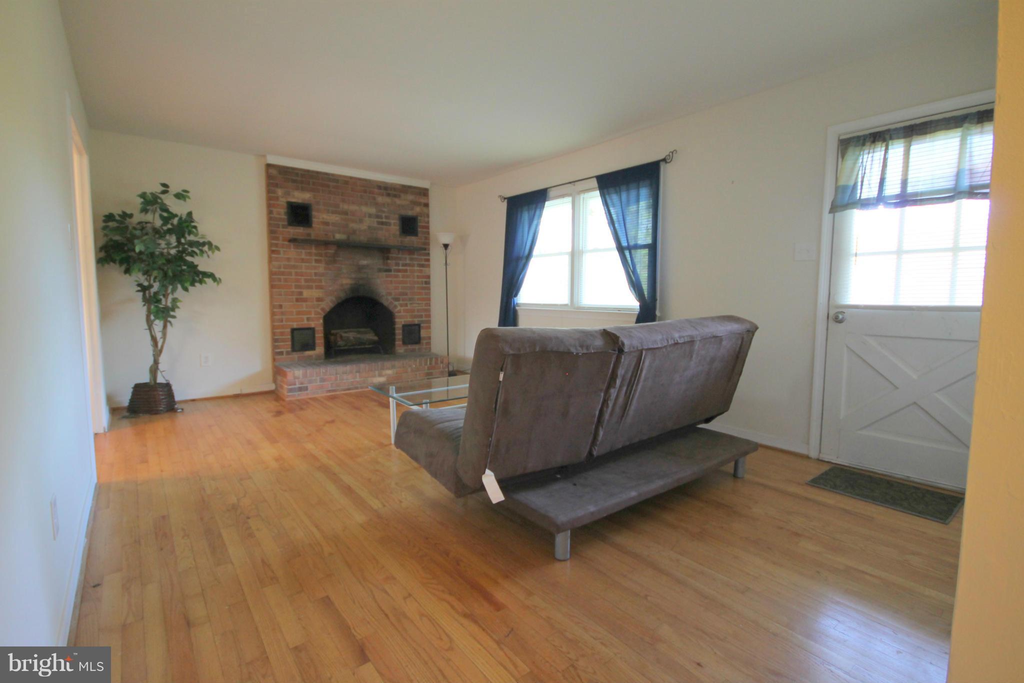 459 Chilton Road Montross, VA 22520 - Photo 10 of 25 Living Room