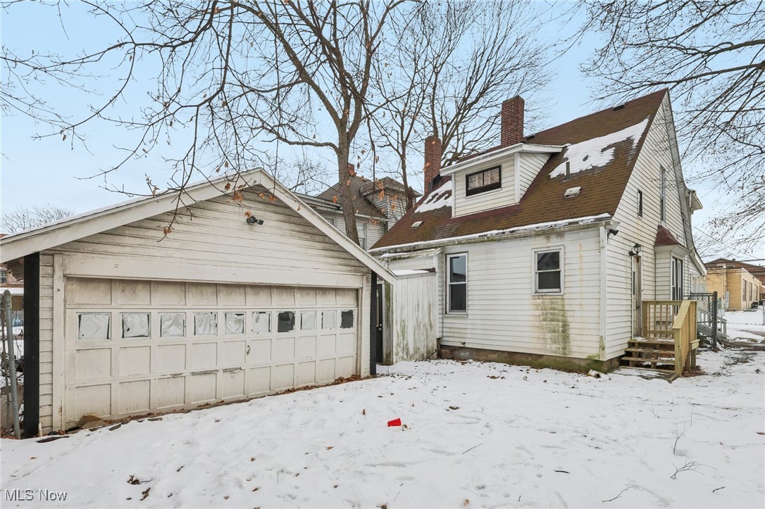 73 East York Street Akron, OH 44310 - Photo 32 of 36 View of front facade featuring a garage