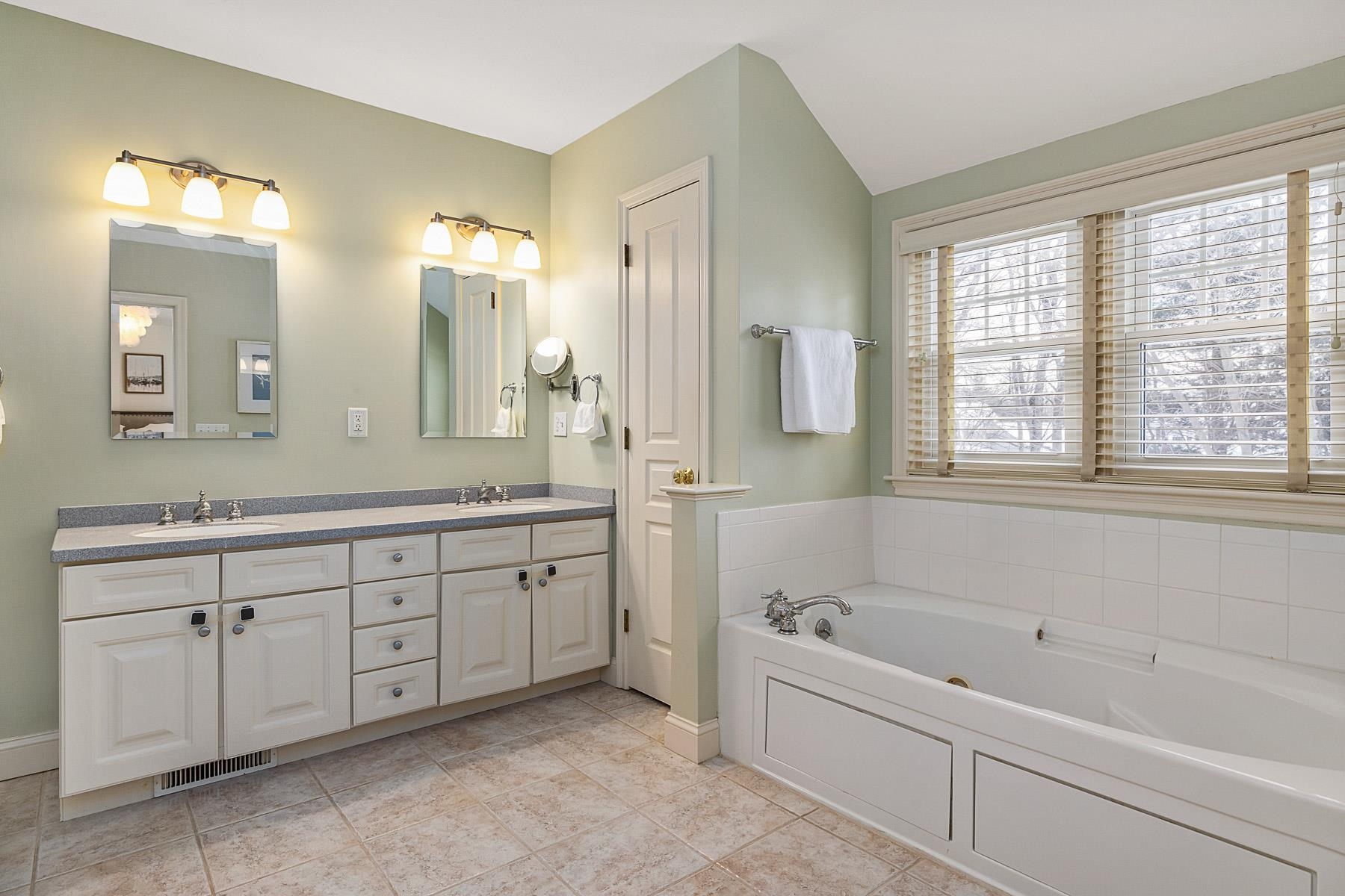 3 Squamscott Circle Exeter, NH 03833 - Photo 30 of 40