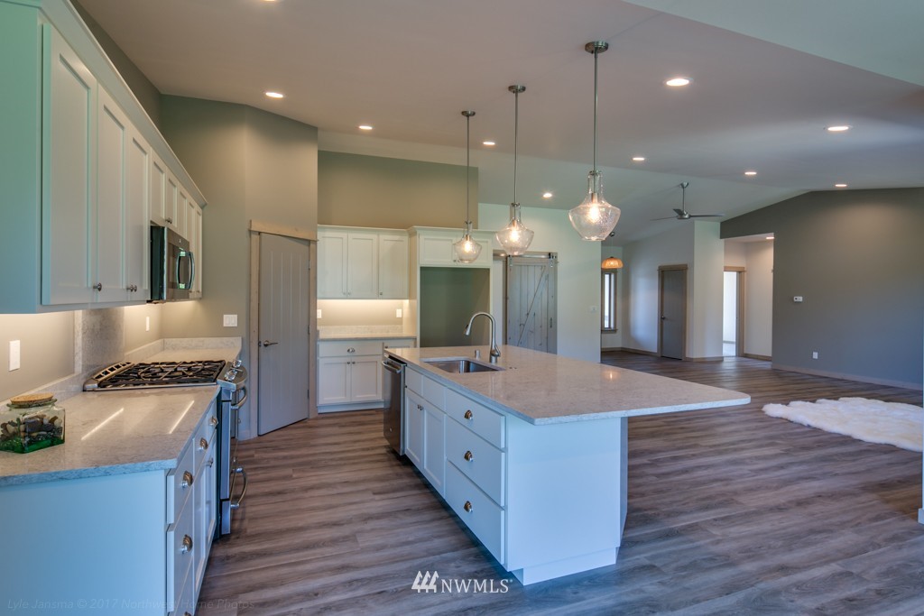 8033 Niska Road Blaine, WA 98230 - Photo 4 of 21 Gallery Image 4