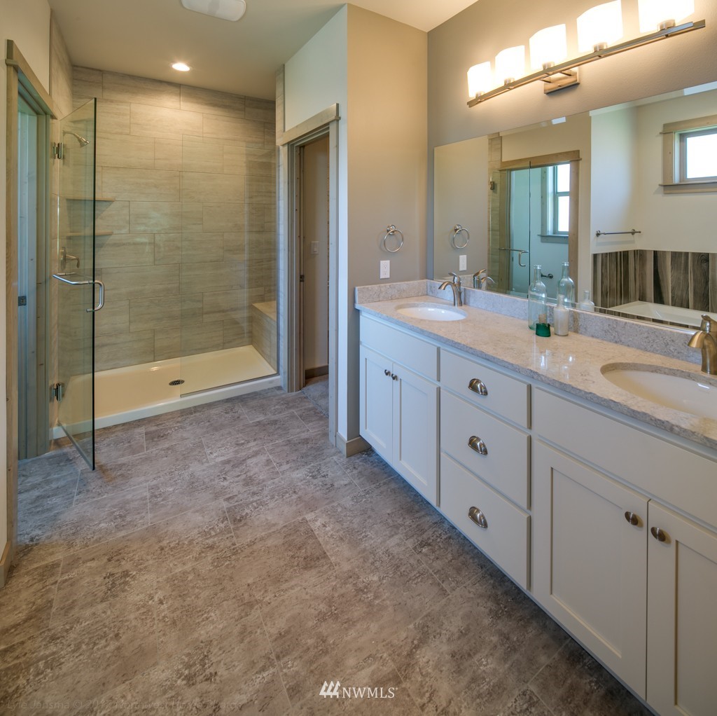 8033 Niska Road Blaine, WA 98230 - Photo 9 of 21 Gallery Image 9