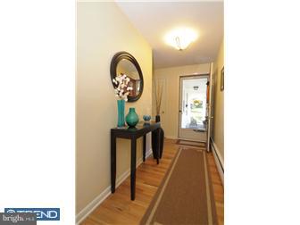 17 Chetwynd Road Paoli, PA 19301 - Photo 2 of 12 Foyer