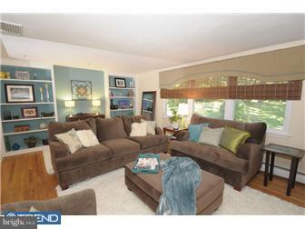 17 Chetwynd Road Paoli, PA 19301 - Photo 3 of 12 Living Room