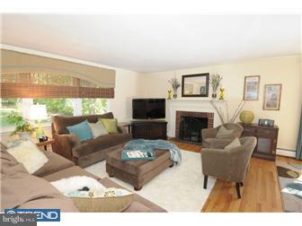 17 Chetwynd Road Paoli, PA 19301 - Photo 4 of 12 Living Room