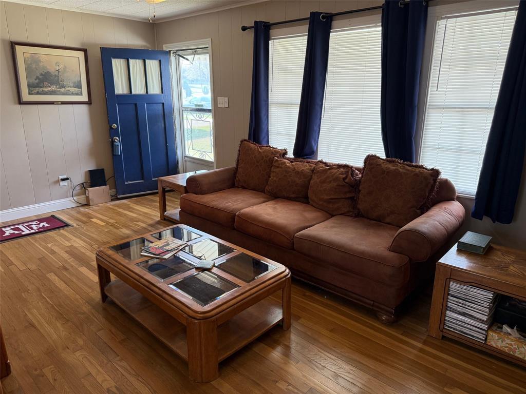 1716 Sheppard Street Waco, TX 76711 - Photo 2 of 13 a living room with furniture and a window