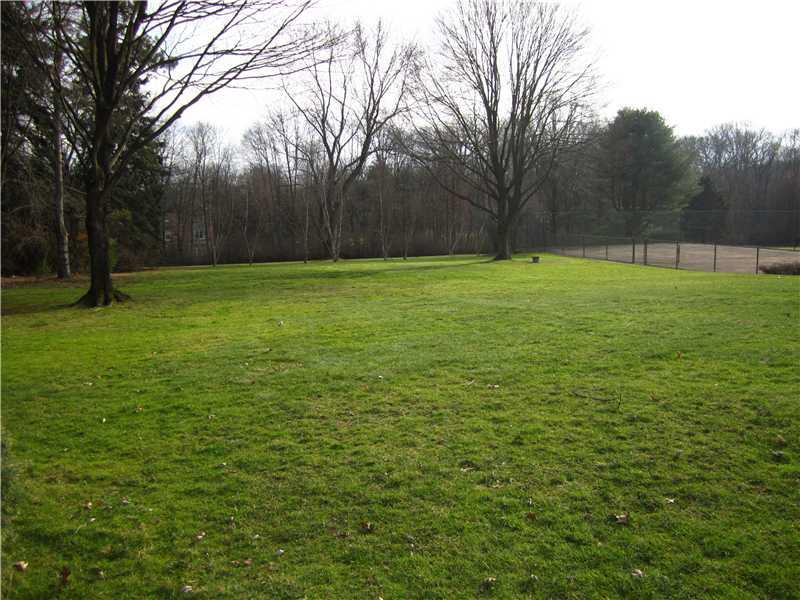 130 Field Club Road Fox Chapel, PA 15238 - Photo 22 of 24 Yard/Garden.