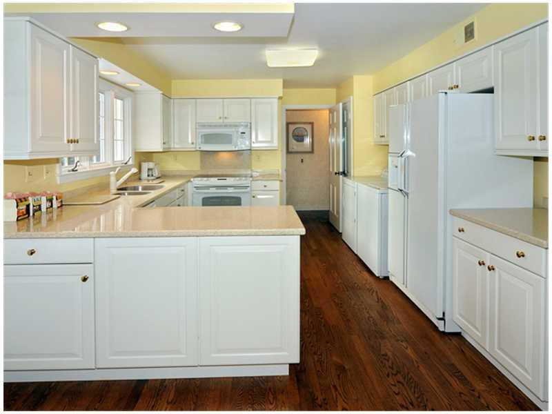 130 Field Club Road Fox Chapel, PA 15238 - Photo 5 of 24 Kitchen.