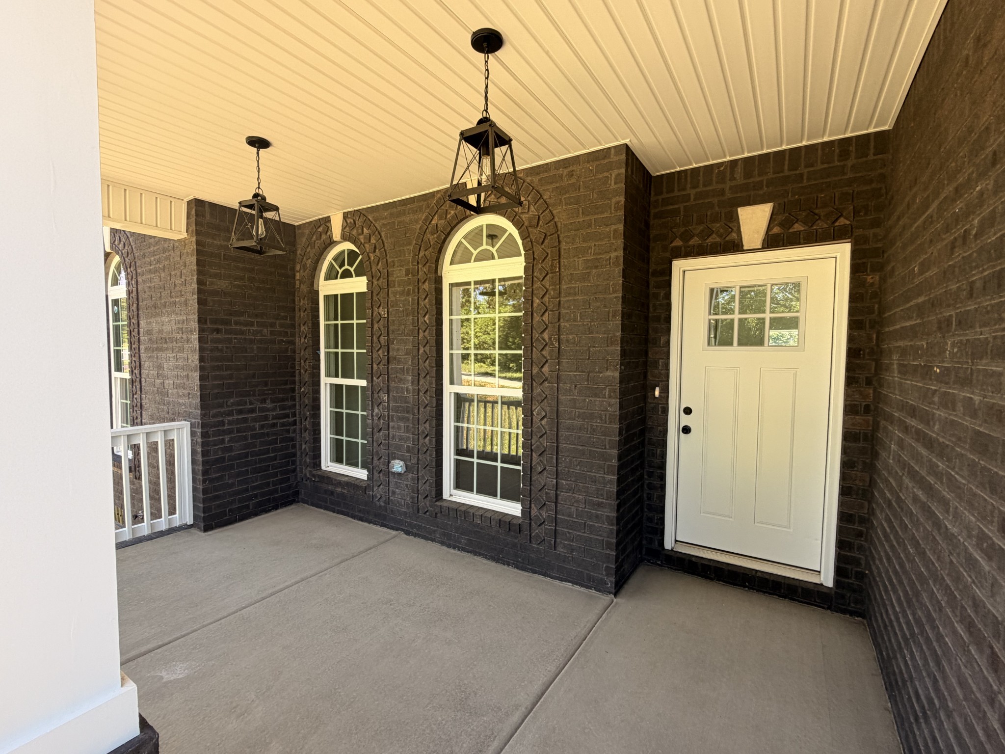 527 Old Hopkinsville Road Cadiz, KY 42211 - Photo 7 of 31 a view of a hallway with windows