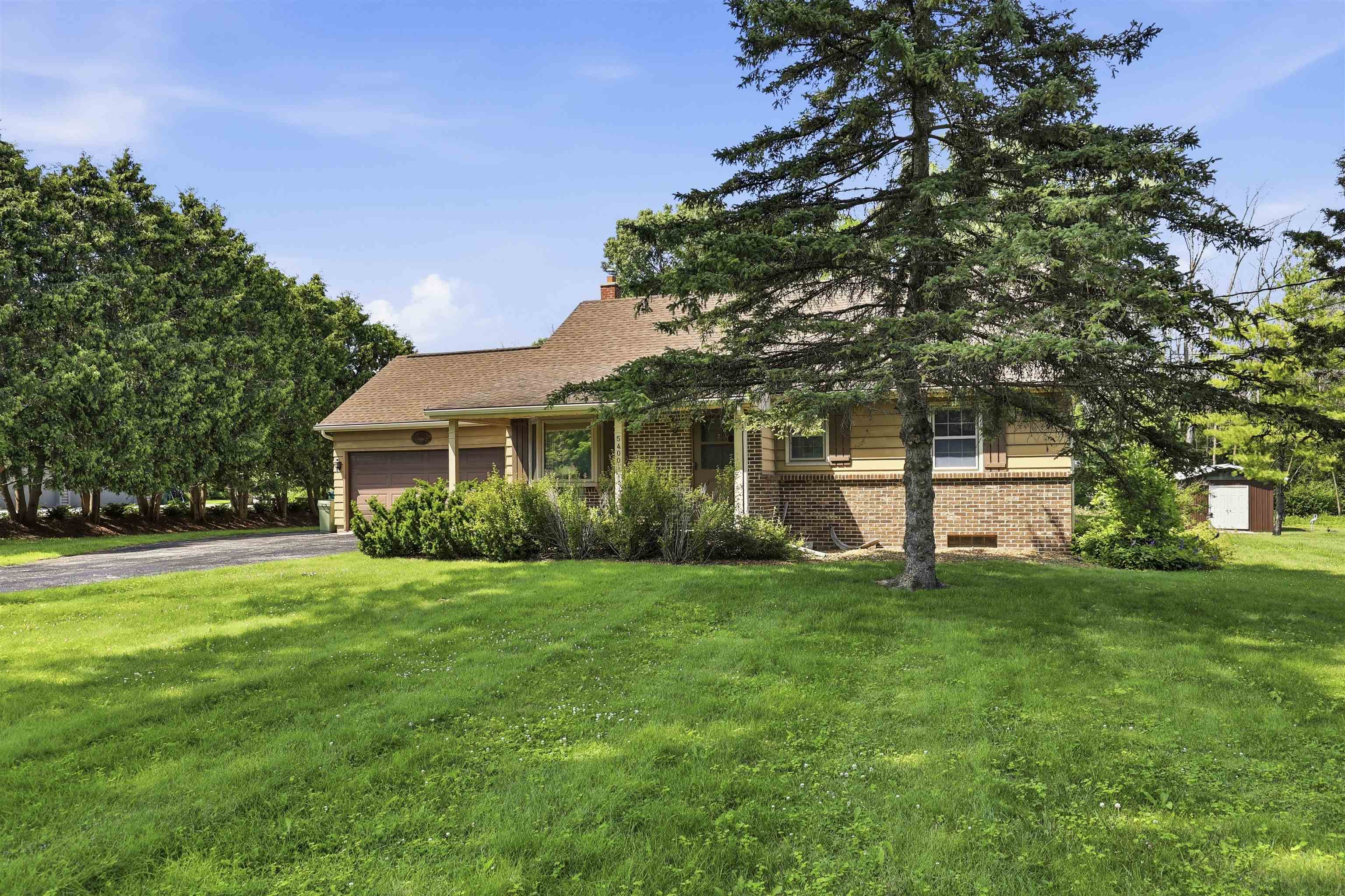 5400 Long Court Appleton, WI 54914 - Photo 3 of 38