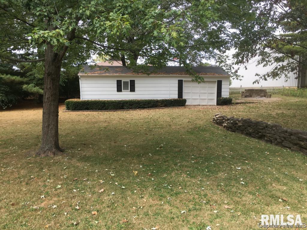 201 Maple Street Athens, IL 62613 - Photo 4 of 34 Gallery Image 4