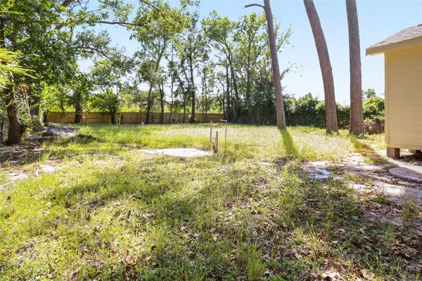 a view of pool with a yard