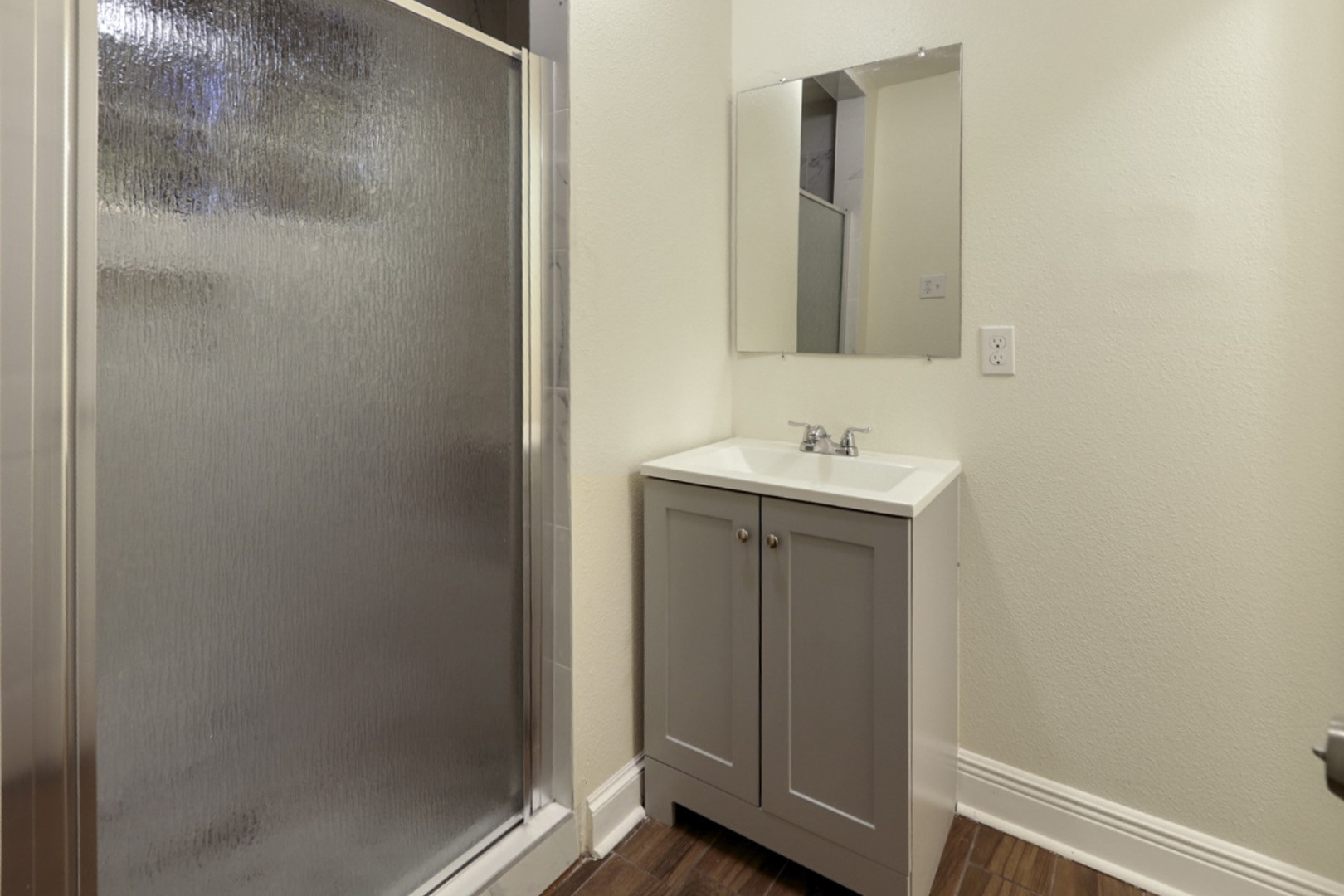 4606 Antha Street Houston, TX 77016 - Photo 21 of 27 a bathroom with a sink and a mirror